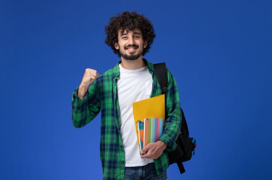 best-ielts-training-institute-in-delhi girl showing the best ielts training center in noida with a message saying ace the ielts