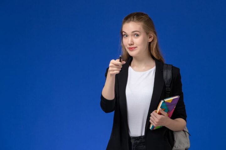 best-russian-language-institute girl asking students if they have enrolled for the Russian language course in delhi